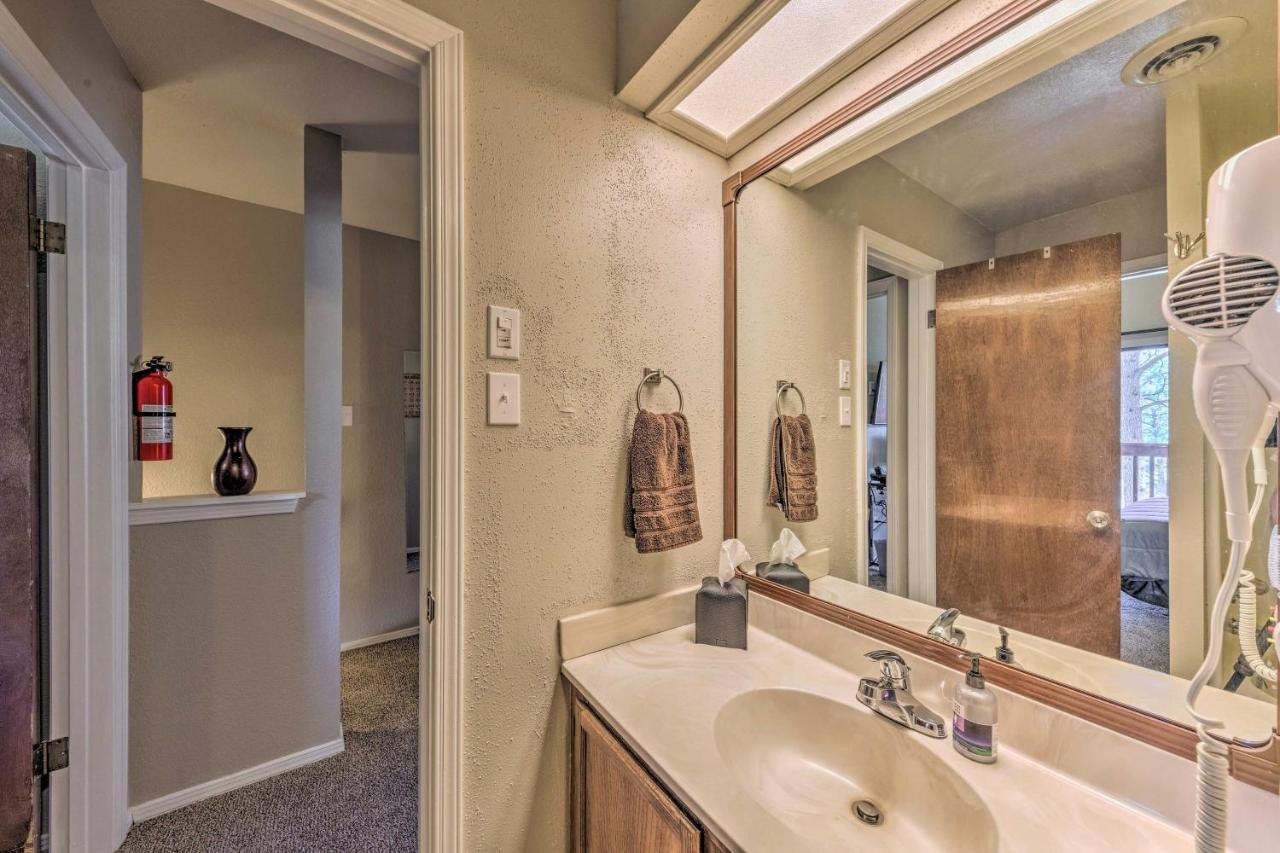 Forested Ruidoso Condo With Deck And Fireplace! Eksteriør bilde